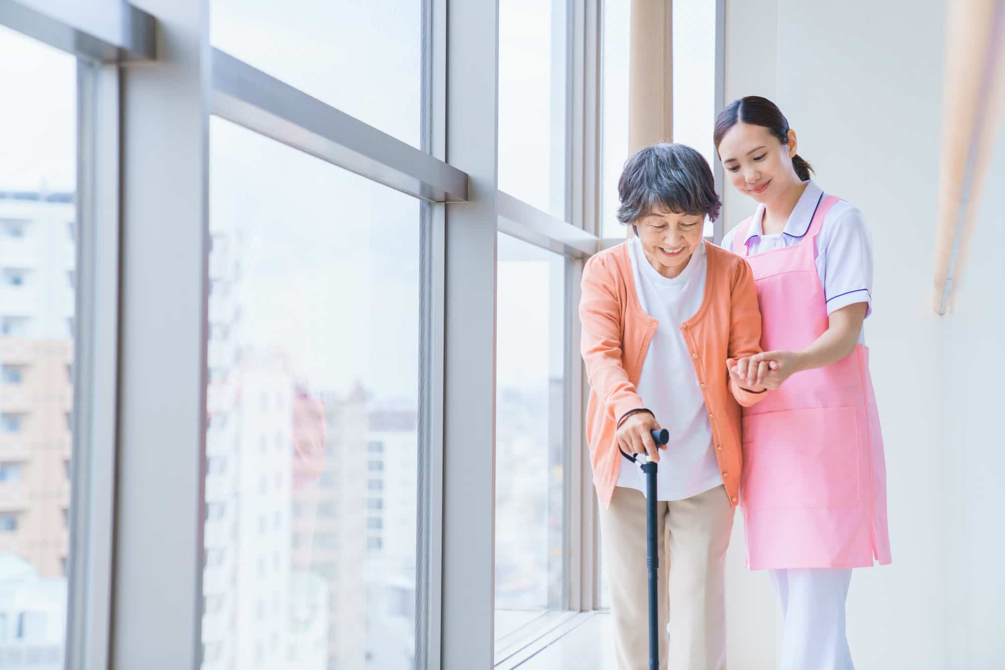 介護職員の離職率は高い？退職理由や他業界との比較を紹介