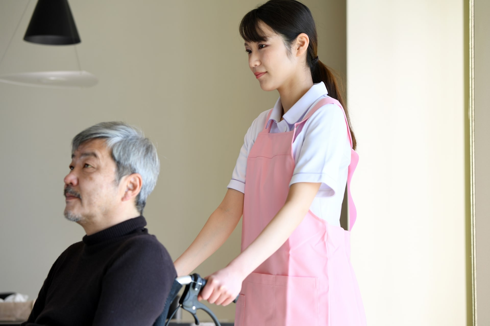 介護職の運動量や消費カロリーはどれくらい？
