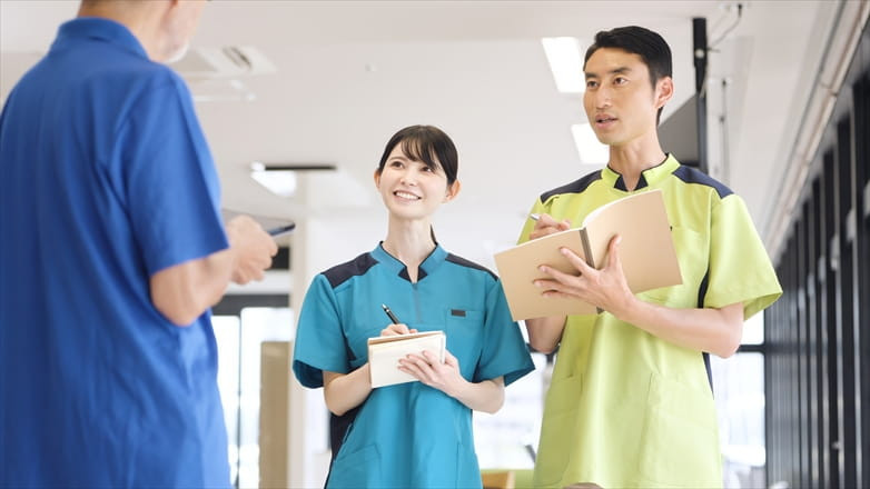 介護士のスキルアップ方法や役立つ資格を紹介